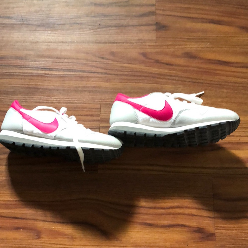 Nike shoes nwot firm - Picture 2 of 3